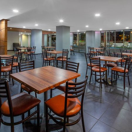 Ramada By Wyndham Acapulco Hotel & Suites Екстер'єр фото