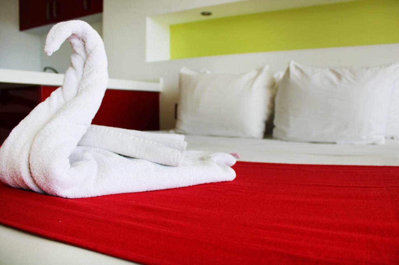 Ramada By Wyndham Acapulco Hotel & Suites Екстер'єр фото