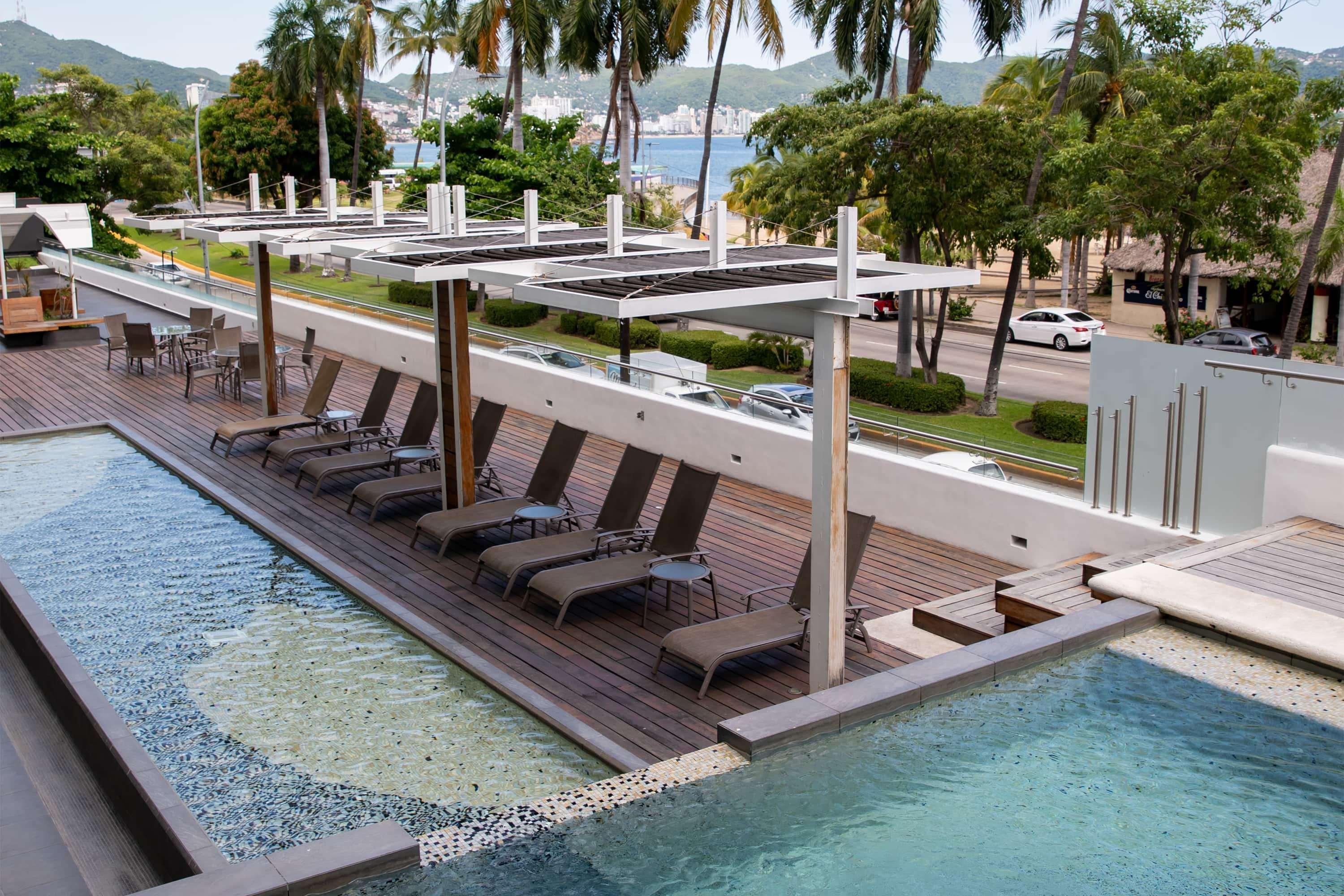 Ramada By Wyndham Acapulco Hotel & Suites Екстер'єр фото