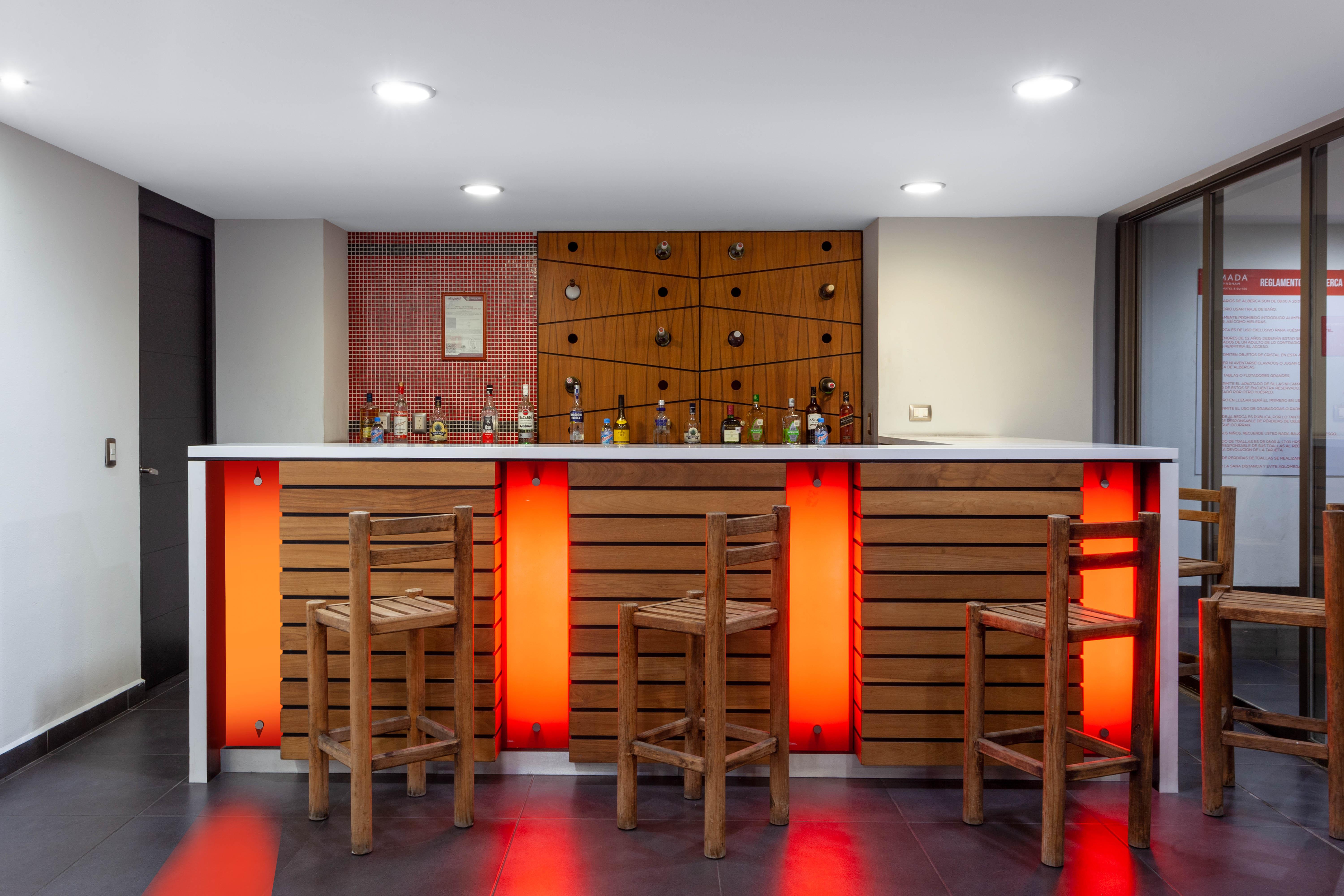 Ramada By Wyndham Acapulco Hotel & Suites Екстер'єр фото