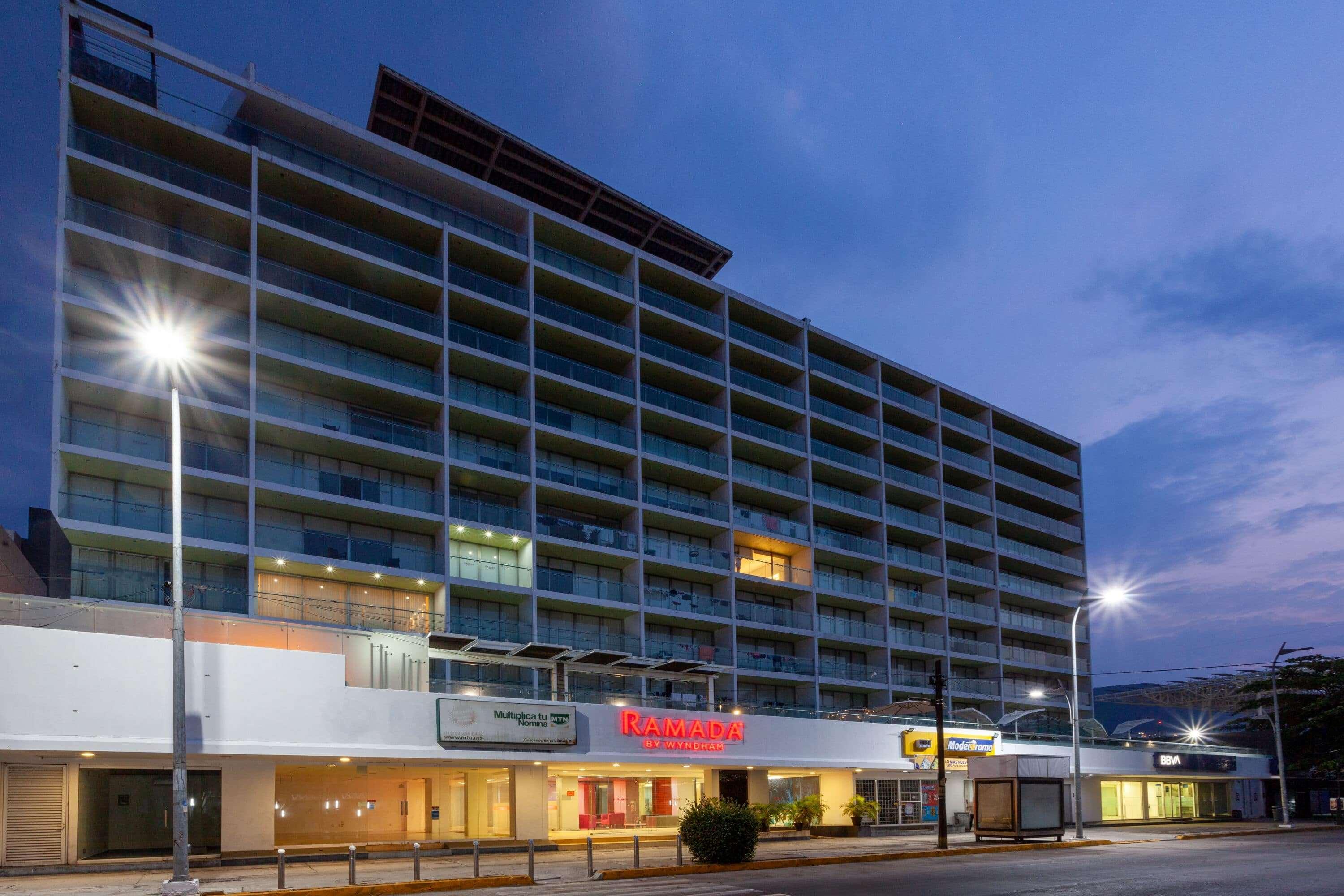 Ramada By Wyndham Acapulco Hotel & Suites Екстер'єр фото