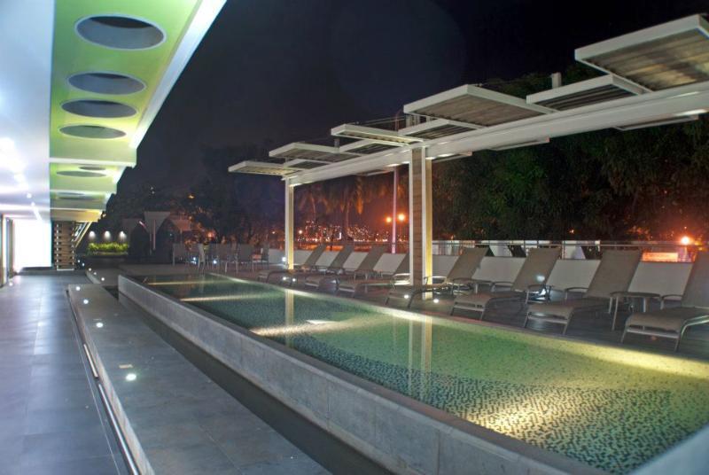 Ramada By Wyndham Acapulco Hotel & Suites Екстер'єр фото