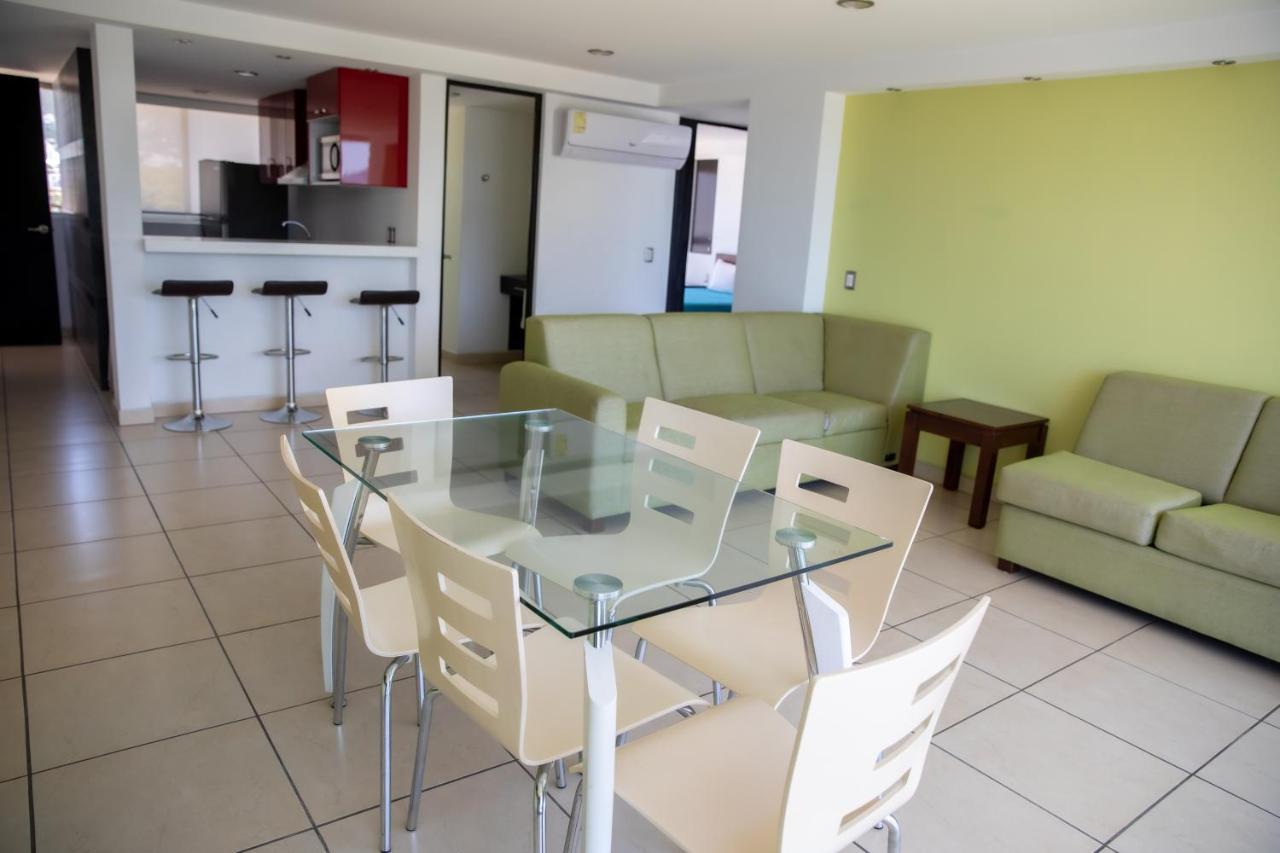 Ramada By Wyndham Acapulco Hotel & Suites Екстер'єр фото